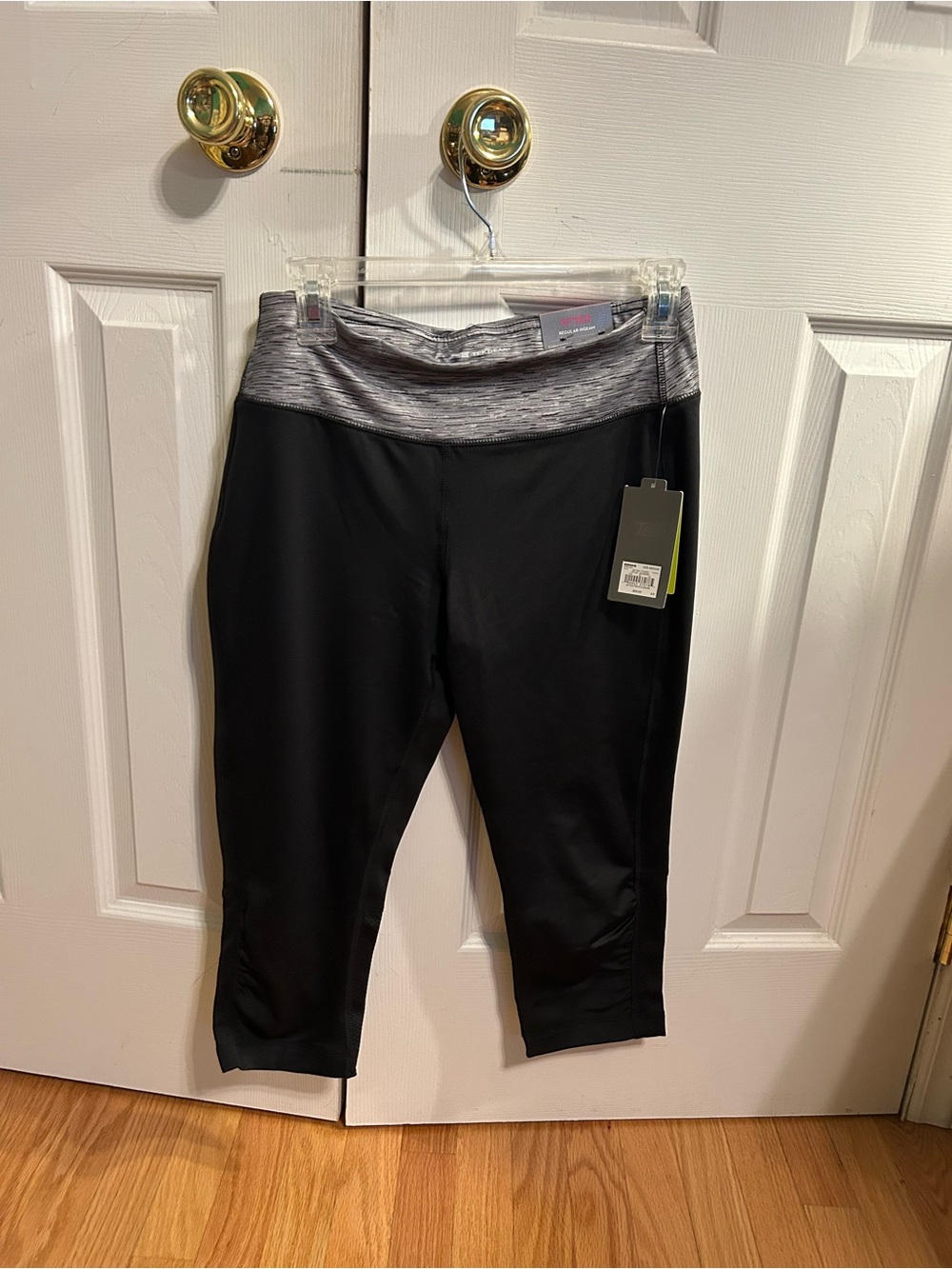 Tek Gear Fitted Regular Inseams Capris Size Medium New With Tags